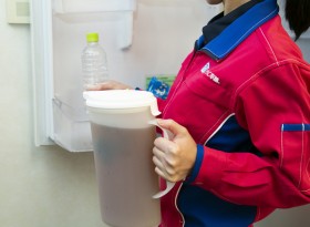 庫内の商品を戻します 庫内の商品を戻します